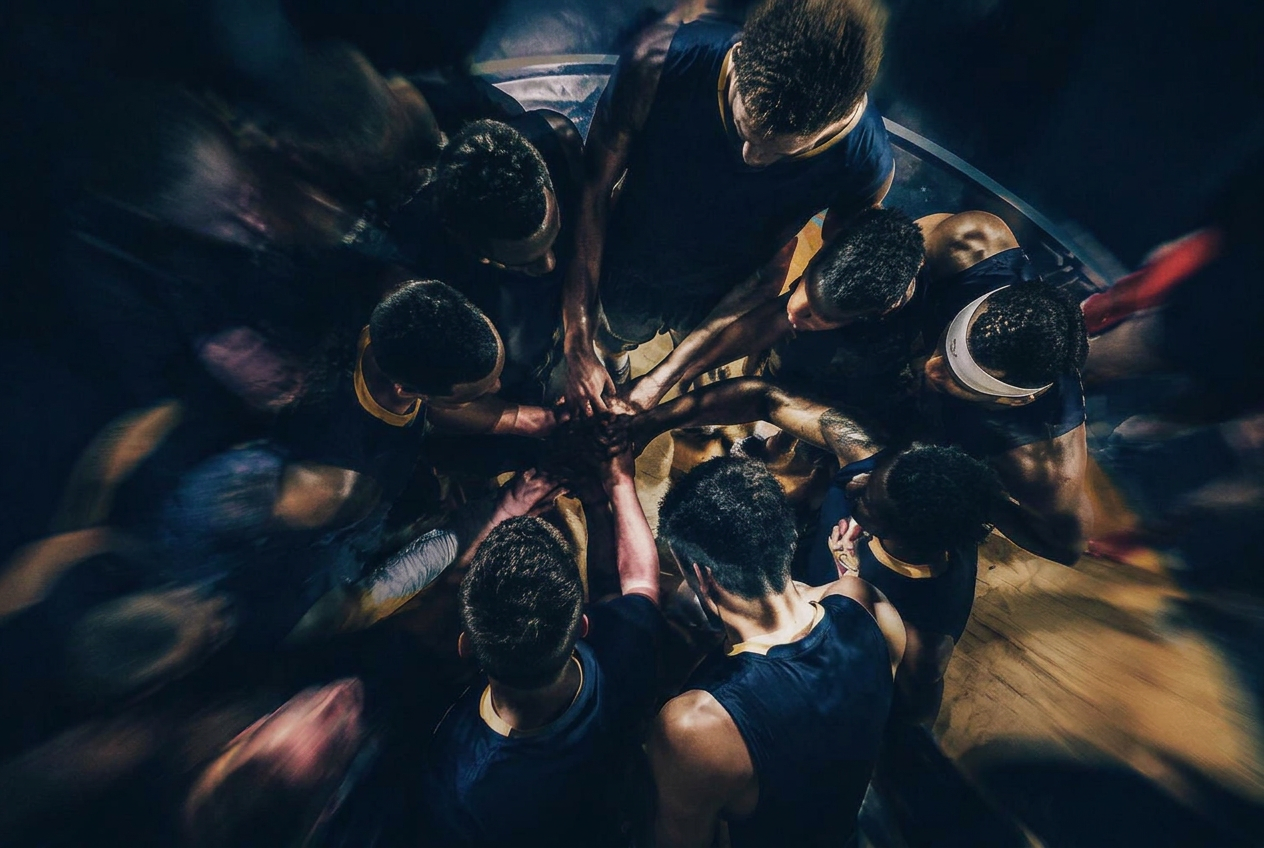 Equipe reunida em círculo antes do jogo